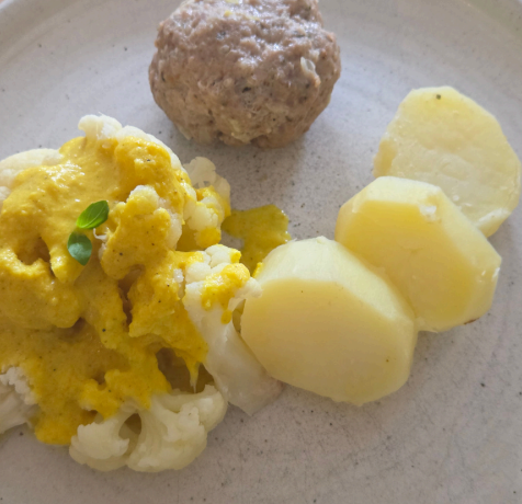 BOULETTES & CHOU-FLEUR SAUCE LÉGÈRE AU CURRY